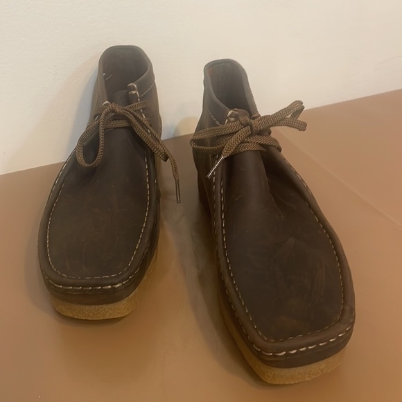Clarks Men’s wallabee shacre boot beeswax brown lace up shoe Size 10.5